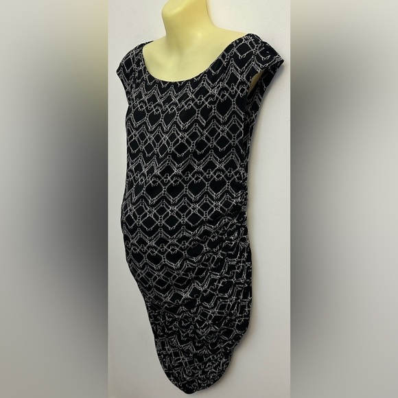 Leota Black and White Chain Maternity Dress - Picture 1 of 10